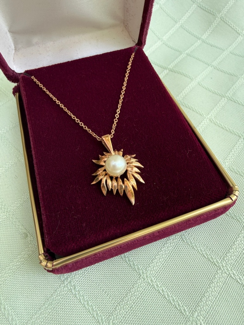 Vintage 14K gold pendant with genuine pearl and chain 6g in velvet jewelry box